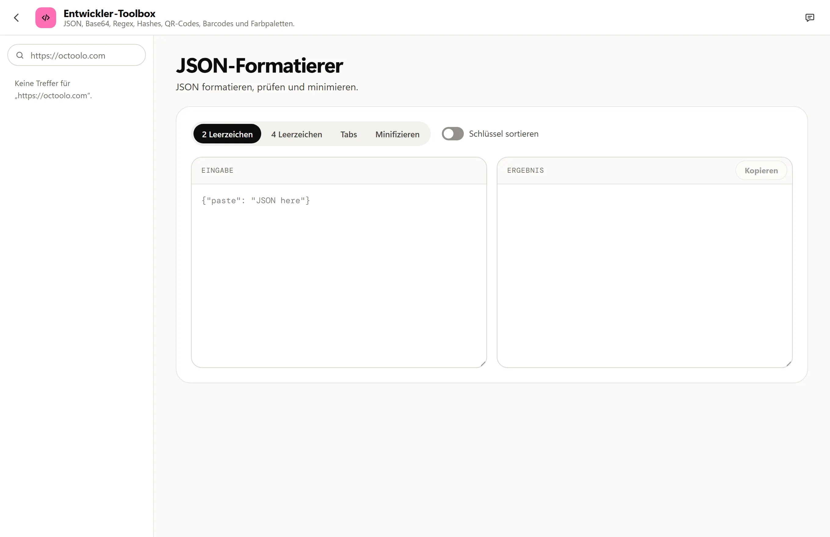 Die Entwickler-Toolbox von Octoolo beim QR-Code-Generator: ein QR-Code für octoolo.com mit Größe, Fehlerkorrektur und Farben sowie den Schaltflächen PNG speichern und SVG speichern.