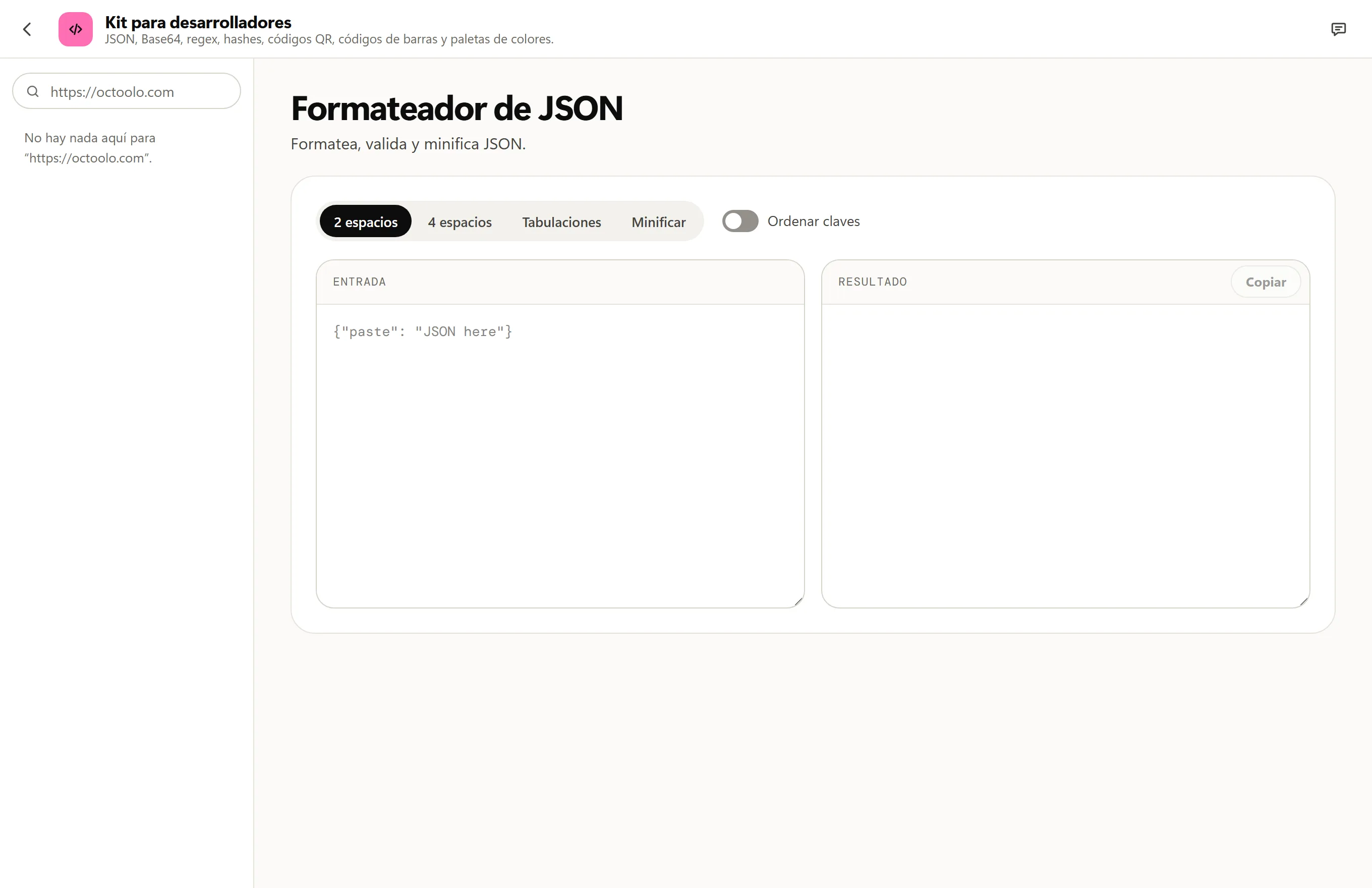 Kit para desarrolladores de Octoolo en el generador de códigos QR: un código QR para octoolo.com con su tamaño, corrección de errores y colores, y los botones Guardar PNG y Guardar SVG.